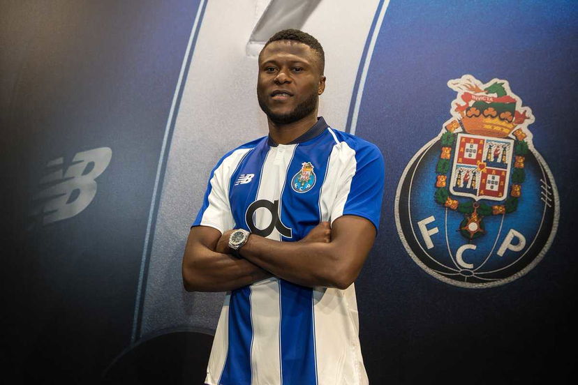 Colpo Porto, dal Newcastle arriva Mbemba: ufficiale la firma fino al 2022 preview