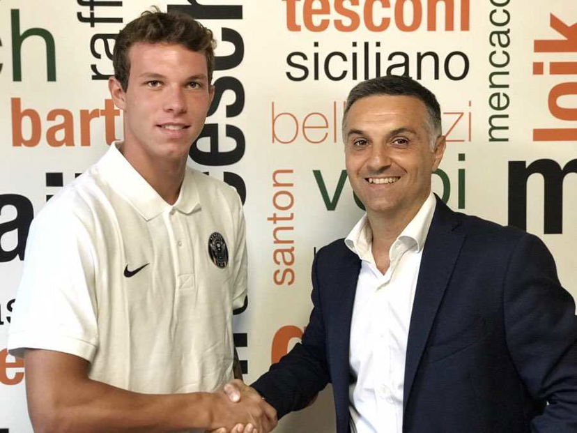 Ufficiale: Venezia, presi il difensore Migliorelli e l’attaccante Vrioni preview