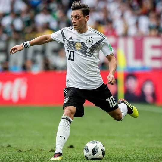 Germania, Ozil lascia e spiega: “Razzismo e mancanza di rispetto nei miei confronti” preview