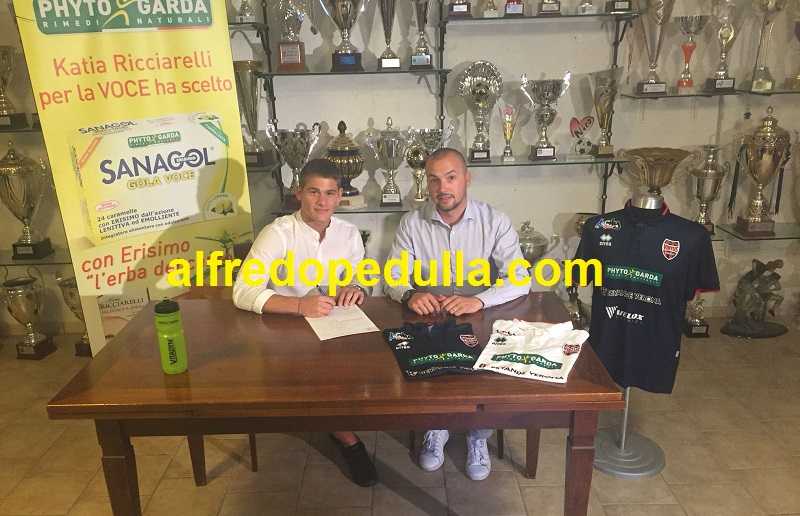 Virtus Verona, preso Pinton in prestito dall’Hellas: la foto della firma preview