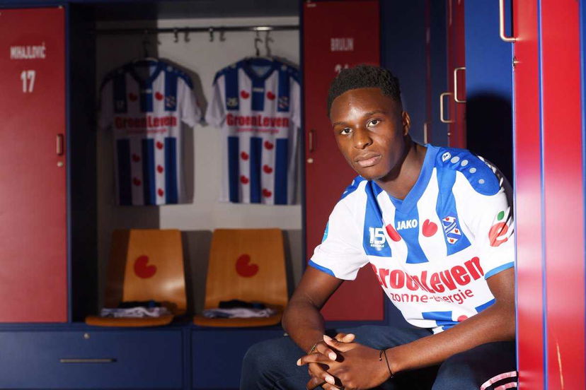 Ufficiale: Manchester City, ceduto Kongolo all’Heerenveen. I dettagli preview