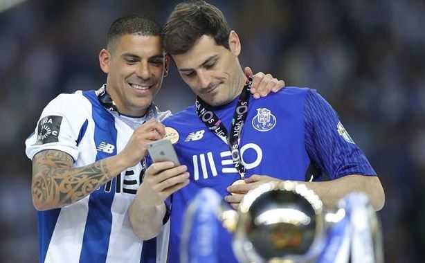 Dal Portogallo: Maxi Pereira rinnova con il Porto. C’è l’accordo article-post