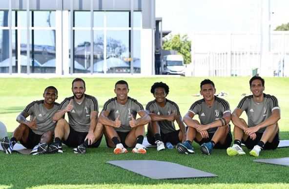 Ronaldo, il primo scatto social con la maglia della Juve: “Allenamento terminato” preview