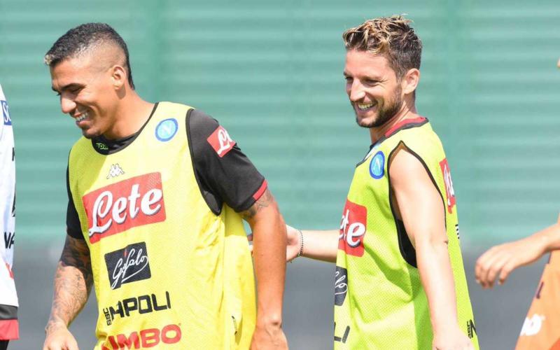 Allan e Mertens Napoli Twitter