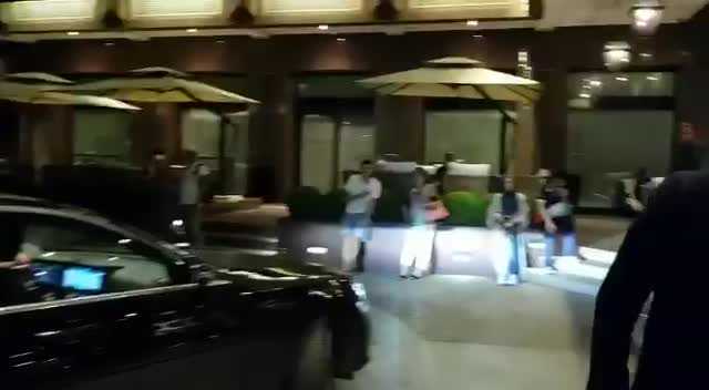 Le prime immagini di Higuain a Milano. È un tripudio rossonero preview