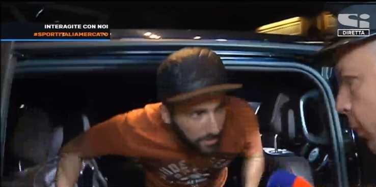 Higuain, al via le visite tra l’entusiasmo dei tifosi del Milan preview