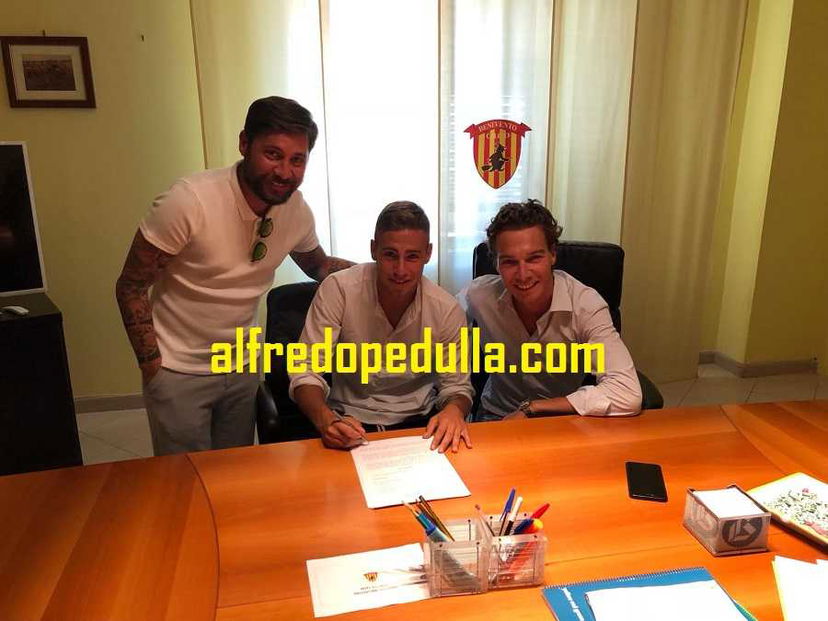 Federico Ricci al Benevento, ecco la foto della firma preview