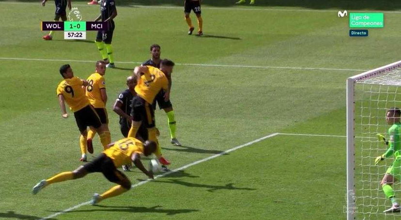 Clamorosa svista in Premier: Boly segna con la mano e nessuno se ne accorge preview