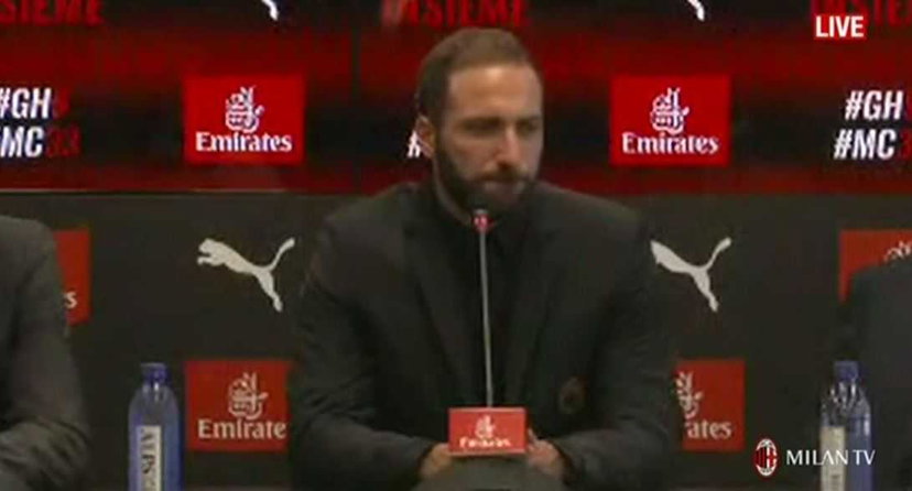 Higuain si presenta: “Leonardo ha inciso tanto sul mio arrivo al Milan. Con Allegri…” preview