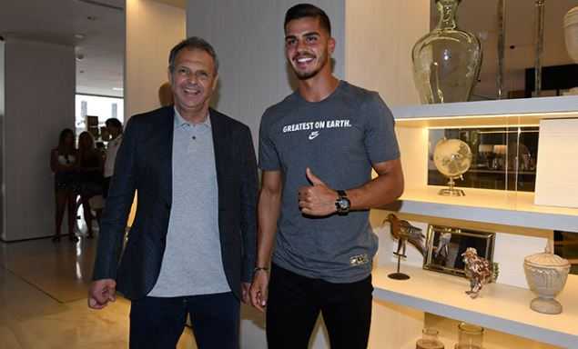 André Silva arrivato a Siviglia: l’incontro con il ds Caparros. Il video article-post