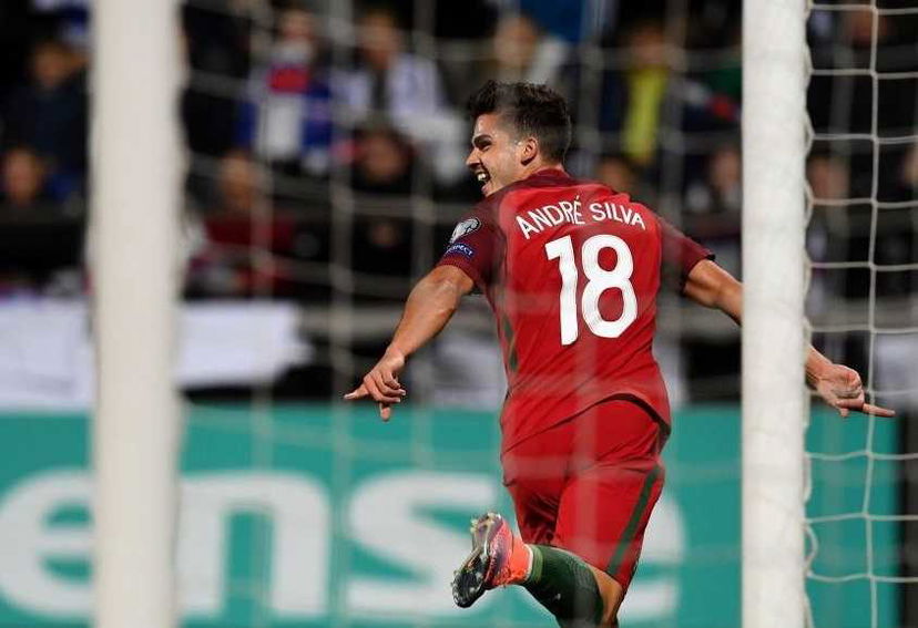 Eintracht, il dg: “Interessati ad André Silva da un mese. Scambio con Rebic chiuso in 3 giorni” preview