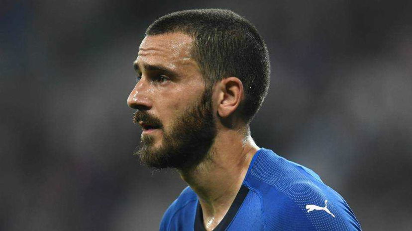 Bonucci sfida l’amico Szczesny: «Vogliamo vincere entrambi. Lewandowski da Pallone d’Oro» preview