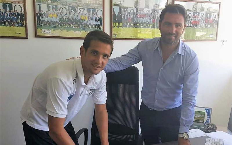 Foto-firma-juanito-Gomez-con-ds-Mignemi-1