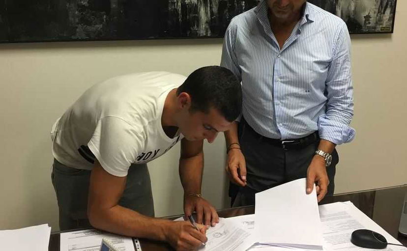 Ora è ufficiale: Marilungo riparte dalla Ternana. La foto della firma preview