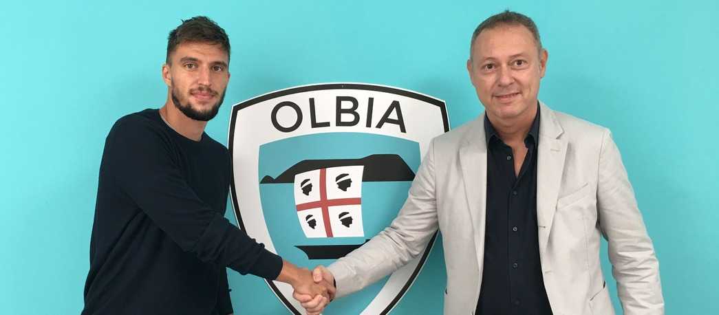 Olbia, tesserato il centrocampista Calamai. È ufficiale article-post
