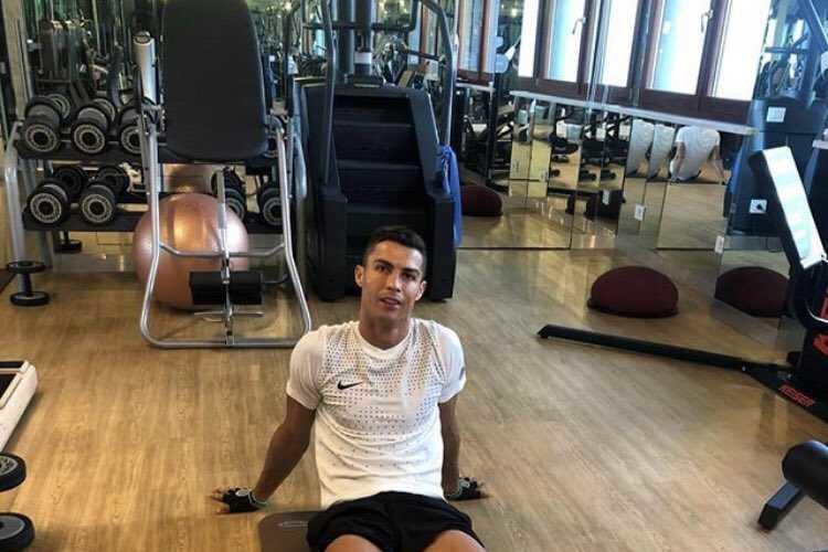 Cristiano Ronaldo in palestra Foto Twitter CR7