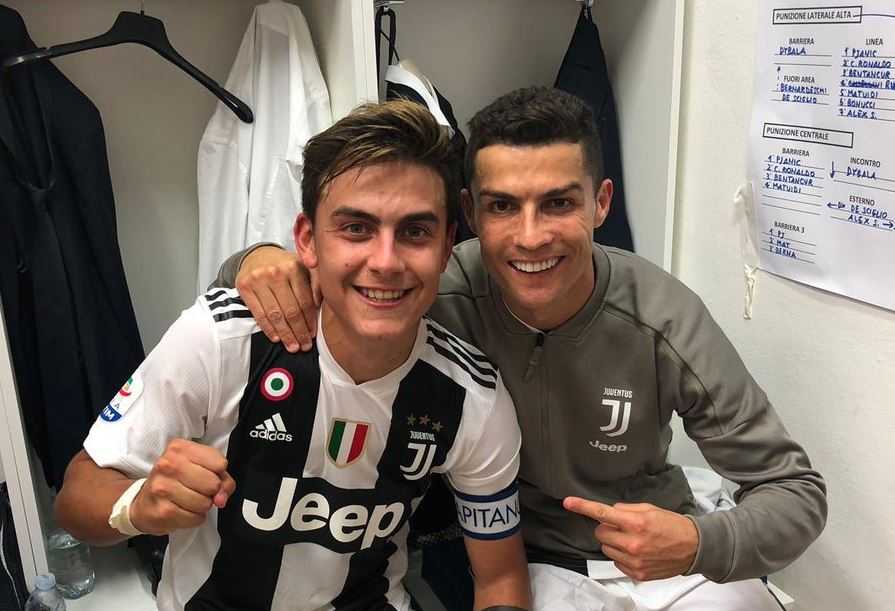 Dybala: “È sfida aperta con Cristiano Ronaldo su chi arriverà prima a 100 gol con la Juve” article-post