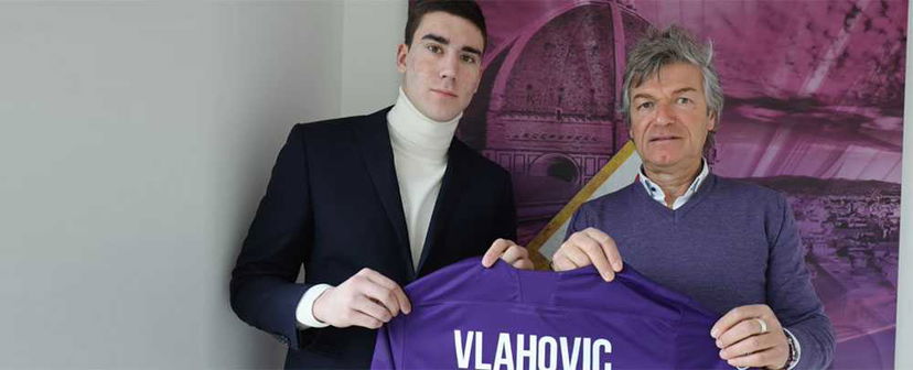 Vlahovic, l’agente: “Dusan grande talento. Aspetta il suo momento ed è felice alla Fiorentina” preview