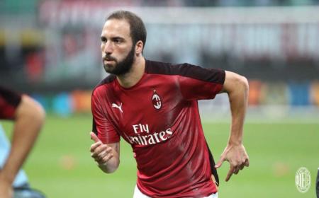 Higuain training San Siro Milan Twitter