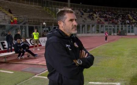 Lucarelli panchina Livorno Foto DAZN