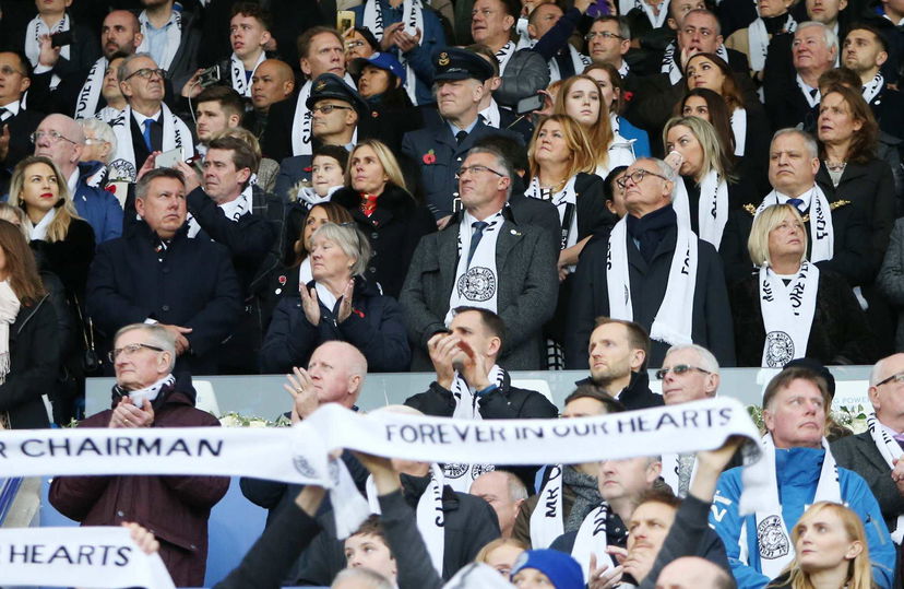 Leicester, il commosso omaggio al King Power Stadium per Vichai Srivaddhanaprabha preview