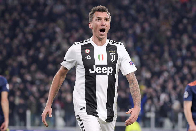 Il retroscena: Mandzukic-Barcellona e Miranda-Juve, lavori ancora in corso preview
