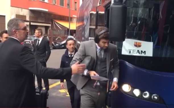 Piqué testata pullman Foto Mundo Deportivo