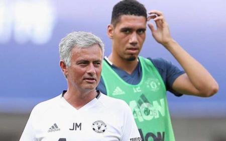 Smalling e Mourinho Manchester United Foto Daily Star