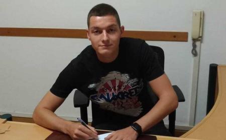 Varga firma Carrarese Twitter