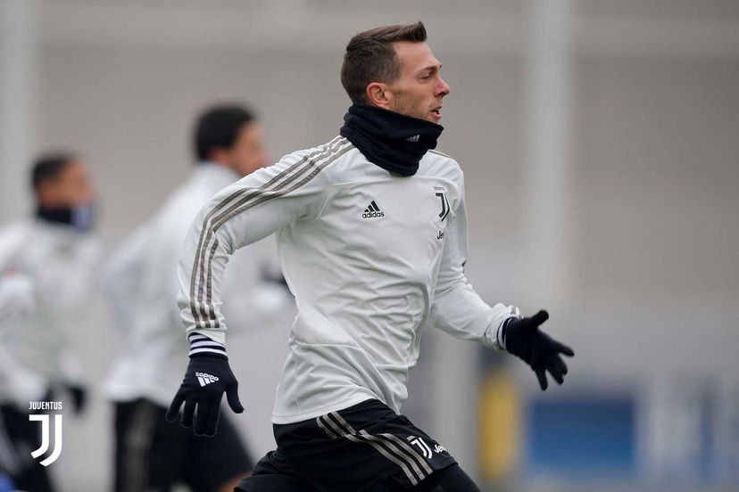 Pirlo, la moglie polemizza con Bernardeschi: “Parli dopo un gol al San Marino. Genio incompreso” preview