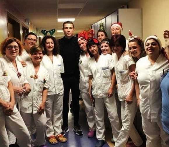 CR7, vigilia di Natale con i bambini dell’ospedale Regina Margherita. La foto preview