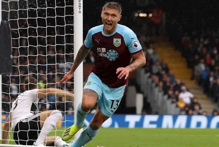 Ufficiale: Burnley, c’è il rinnovo di Hendrick preview