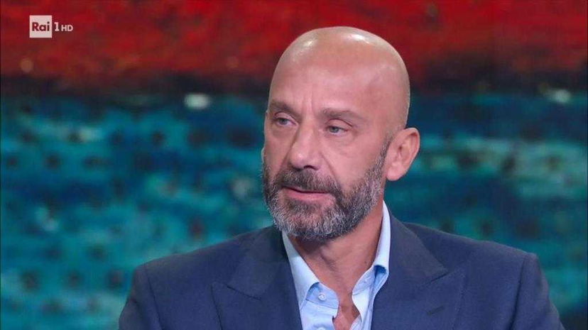 Vialli e la malattia: “Ho due obiettivi, non morire prima dei miei genitori e portare le figlie all’altare” preview
