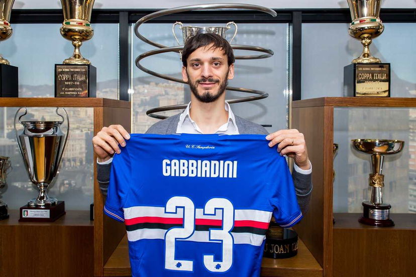 Sampdoria, maglia speciale per Gabbiadini nel riscaldamento: “Forza Manolo” preview
