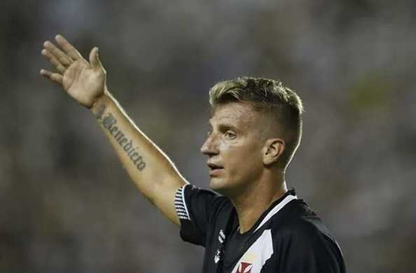 Maxi Lopez: “Wanda? Mi chiama quando Icardi è in ritiro. I bambini? Voglio evitare polemiche, ma…” preview