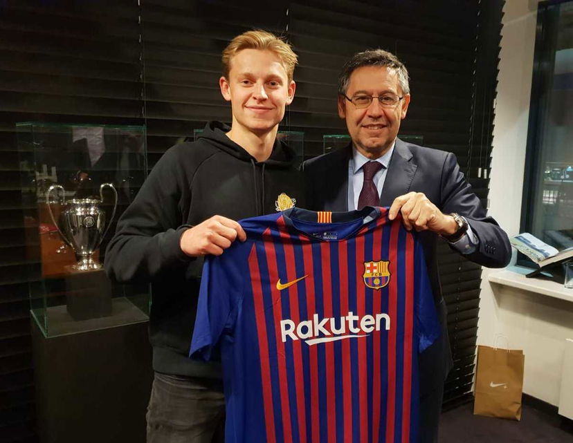 Ora è ufficiale: Barcellona, colpaccio De Jong. Arriva a luglio, operazione da 86 milioni preview