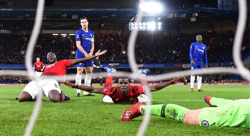 Chelsea, un altro tonfo: lo United sbanca Stamford Bridge con Herrera e Pogba preview