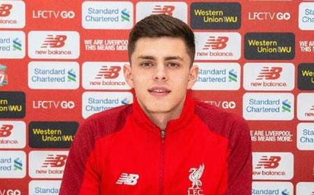 Lewis Adam firma Liverpool Twitter