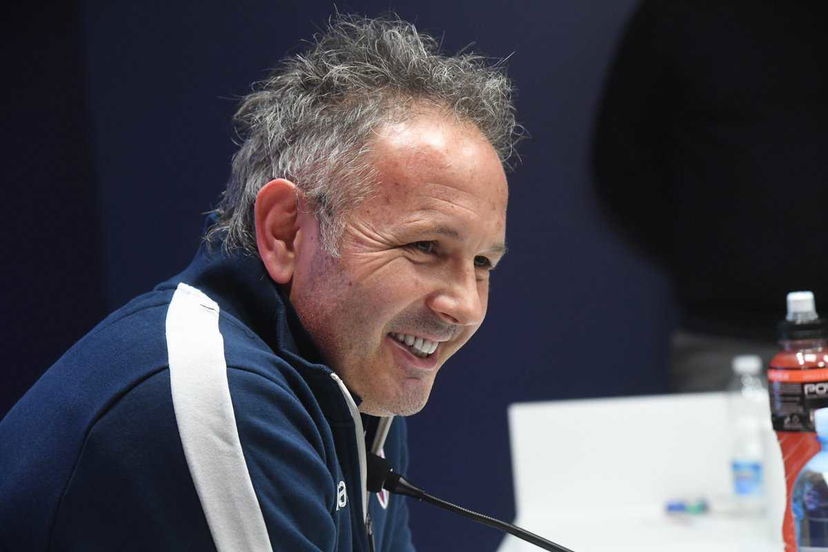 Bologna, parla Saputo: “Mihajlovic? Può dare gloria a questa squadra. E sul futuro…” preview