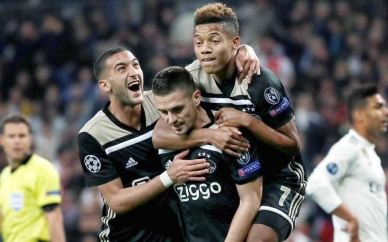 Ajax Twitter uff