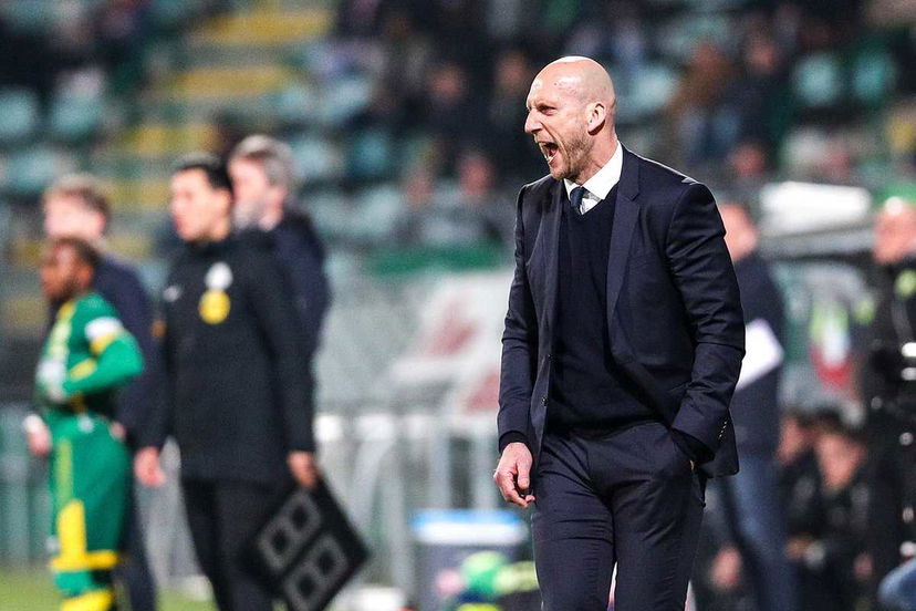 Cincinnati FC, che gaffe: il club americano annuncia Stam, ma la foto non è la sua preview