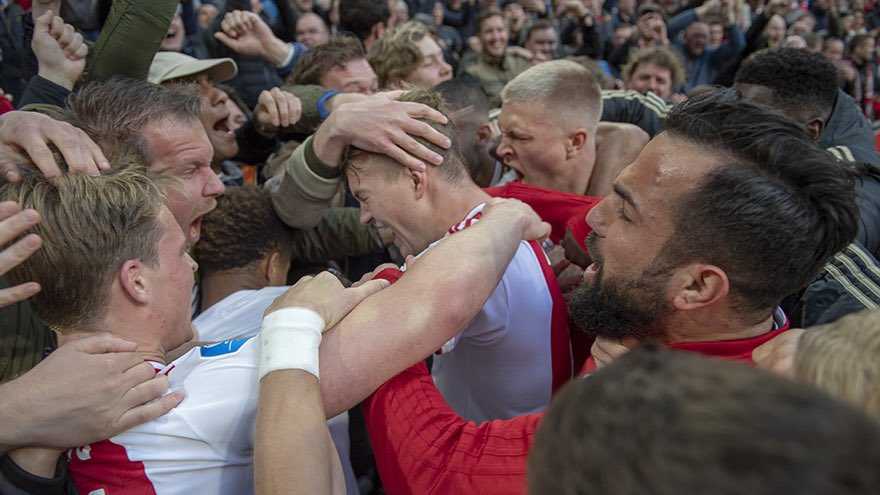 L’Ajax avvisa la Juve: battuto 3-1 il PSV, ora l’Eredivise è riaperta article-post