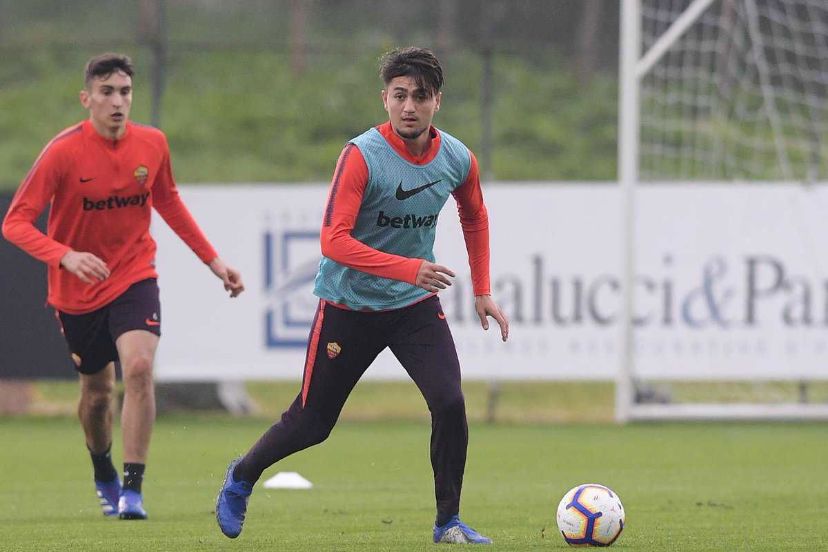 Roma, confermata la lesione alla coscia per Under. Sui tempi di recupero… article-post