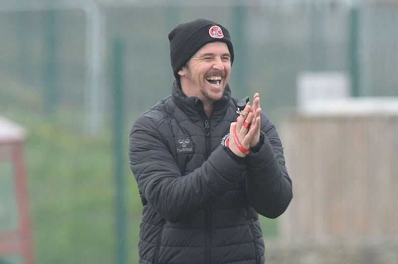 Guai per Joey Barton: aggressione ai danni dell’allenatore del Barnsley article-post