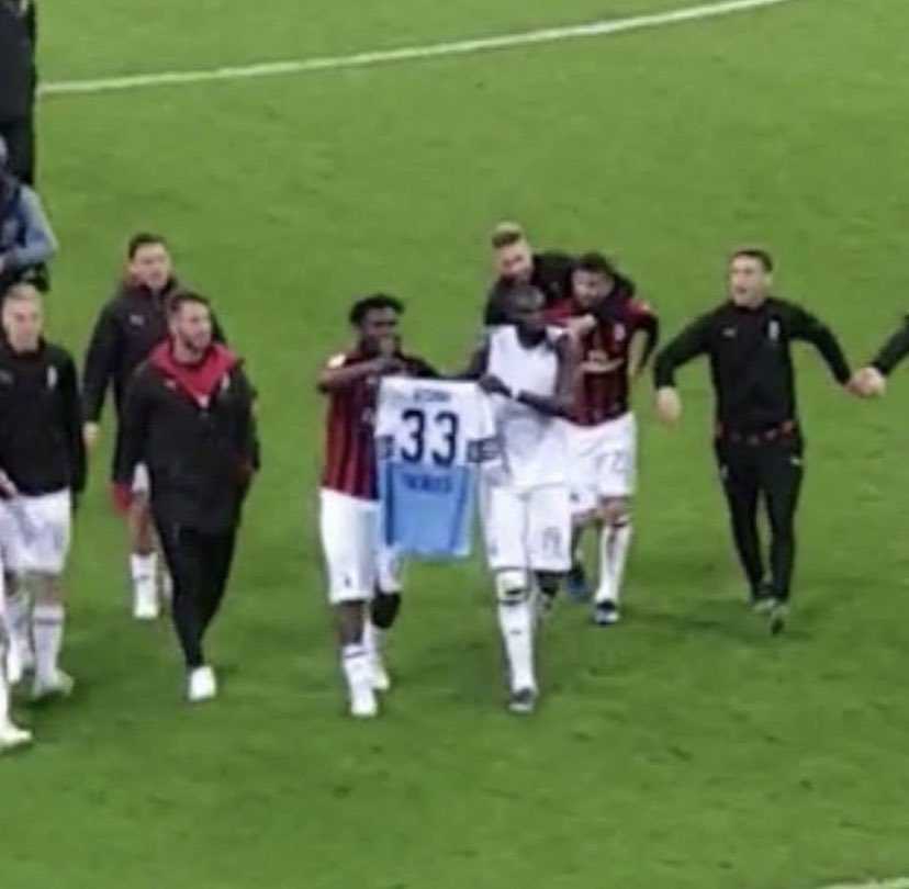 Bakayoko e Kessie festeggiano con la maglia di Acerbi, lui risponde: “Fomentare odio è debolezza” article-post