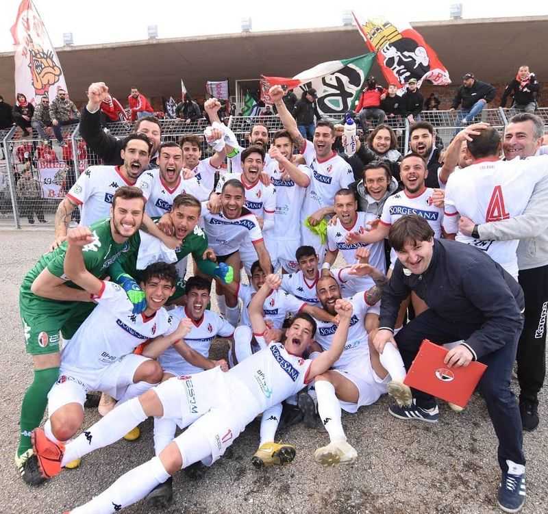 Bari promosso in Serie C: grande festa dei tifosi all’aeroporto article-post