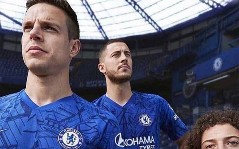 Le immagini della nuova maglia del Chelsea…nella foto c’è Hazard preview