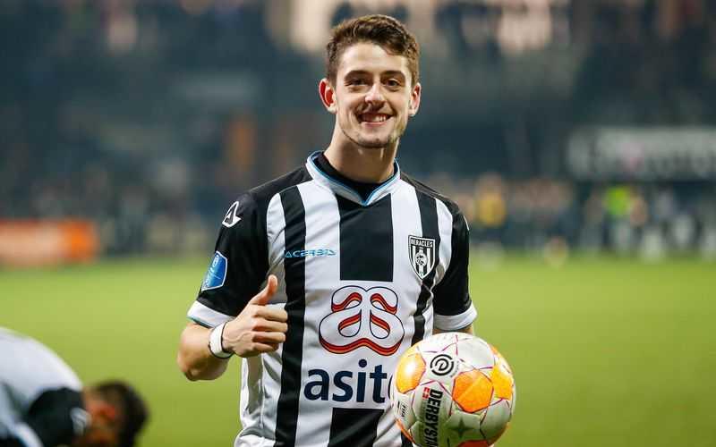 Adrian Dalmau of Heracles Almelo with his "hattrick ball" during the Dutch Eredivisie match between Heracles Almelo and Fortuna Sittard at Polman stadium on February 16, 2019 in Almelo, The Netherlands