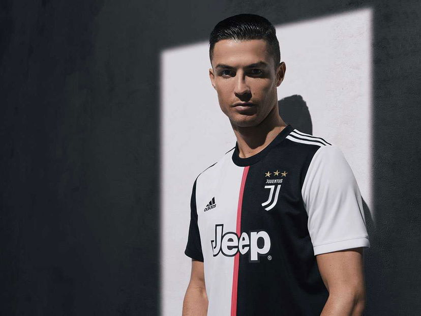 Juve, è ufficiale la maglia per la prossima stagione: niente strisce bianconere preview