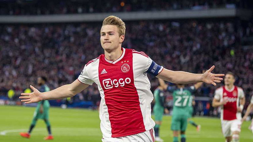 De Ligt sul futuro: “Sarà un’estate lunga. Barcellona? Per ora niente accordi” preview